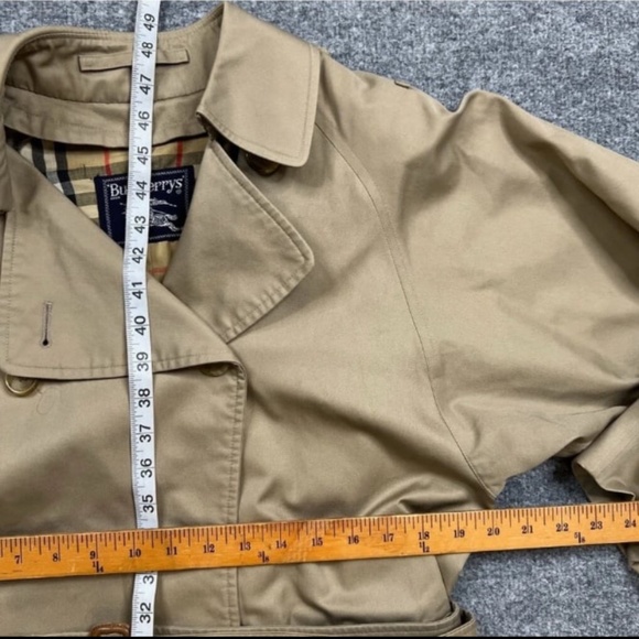 Vintage Burberry tan color size L - Picture 2 of 8
